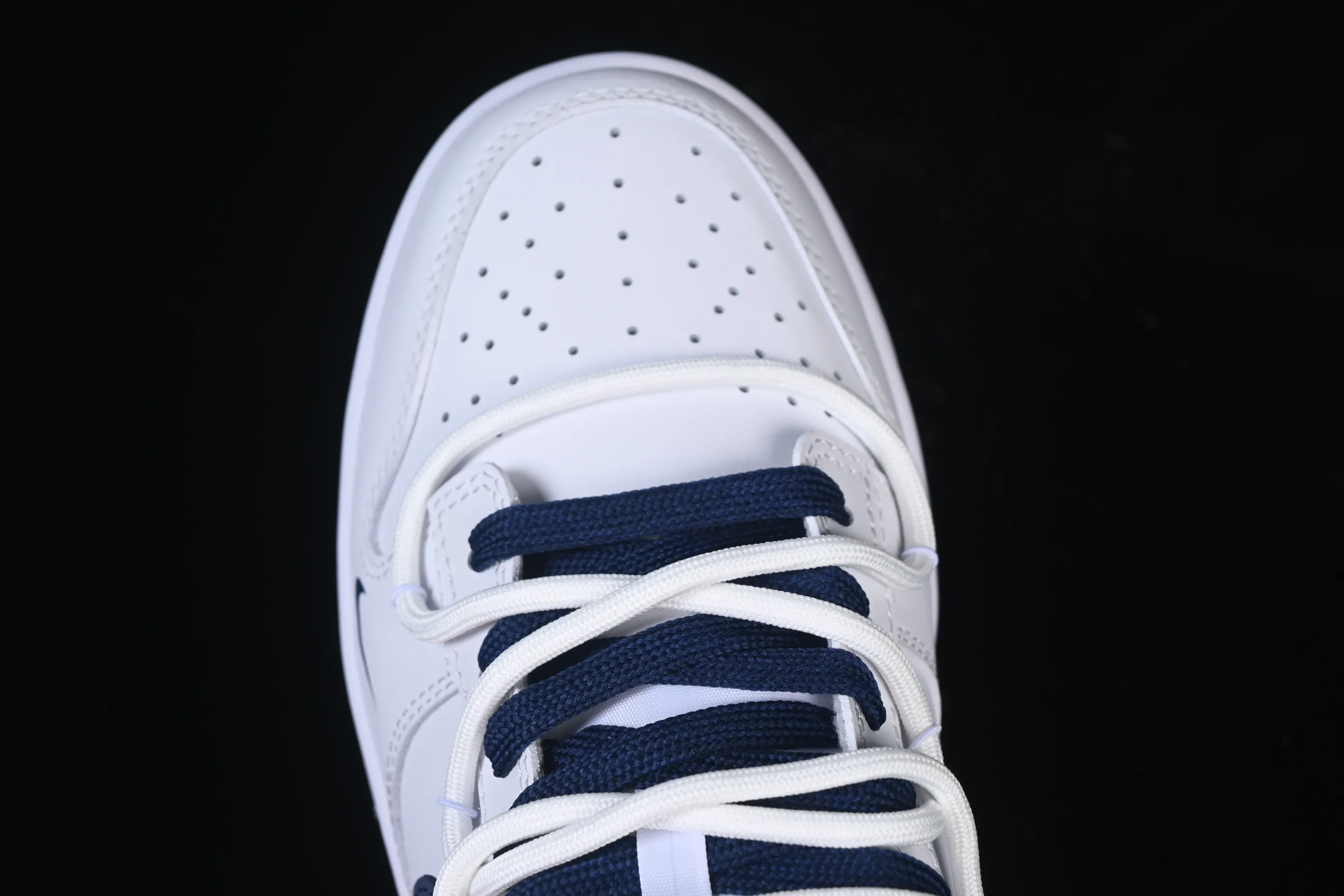 All Categories Nk SB Dunk Series Nk SB Dunk Low High-end Customized Low-top Shoes Nike SB Dunk Low "Just Do It" Straps Anniversary High-end Customized Low-top Casual Shoes WB0620-118